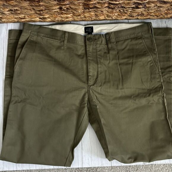J. Crew NWT Men's 484 Slim Fit Broken In Chino Pants Army Green Size 38/32 - Picture 1 of 9